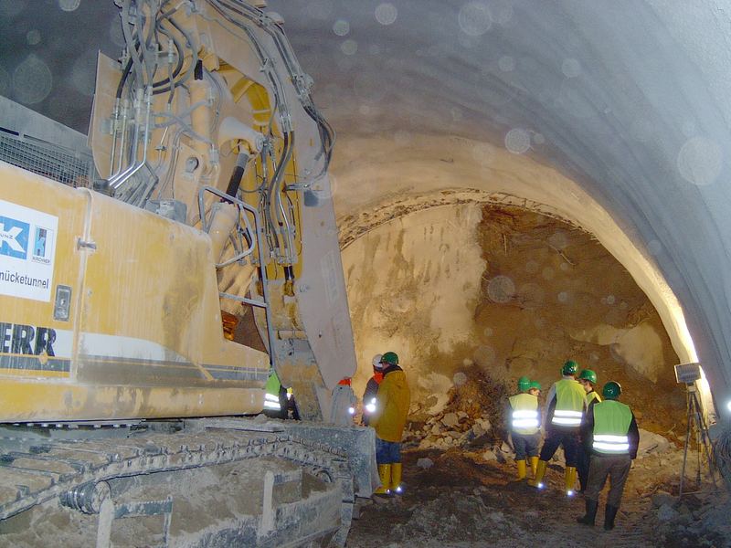 Schmücketunnel-"Der Weg durch die Anhöhe"