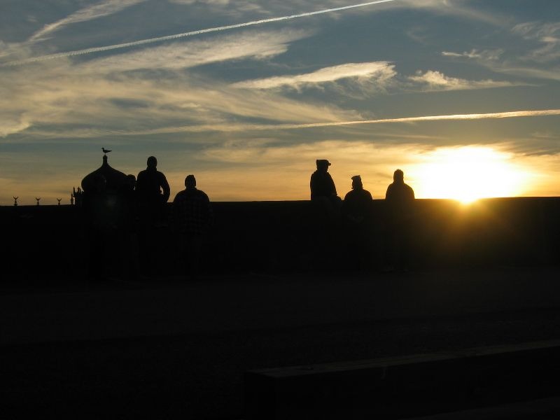 Schnappschuß bei Abenddämmerung am Kai