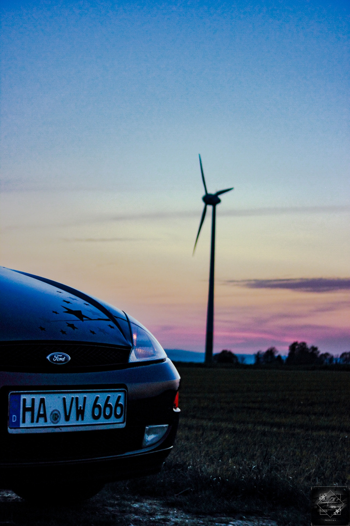 Schnappschuss - Ford im Sonnenuntergang