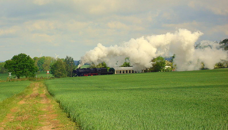 Schnaufend übers Feld