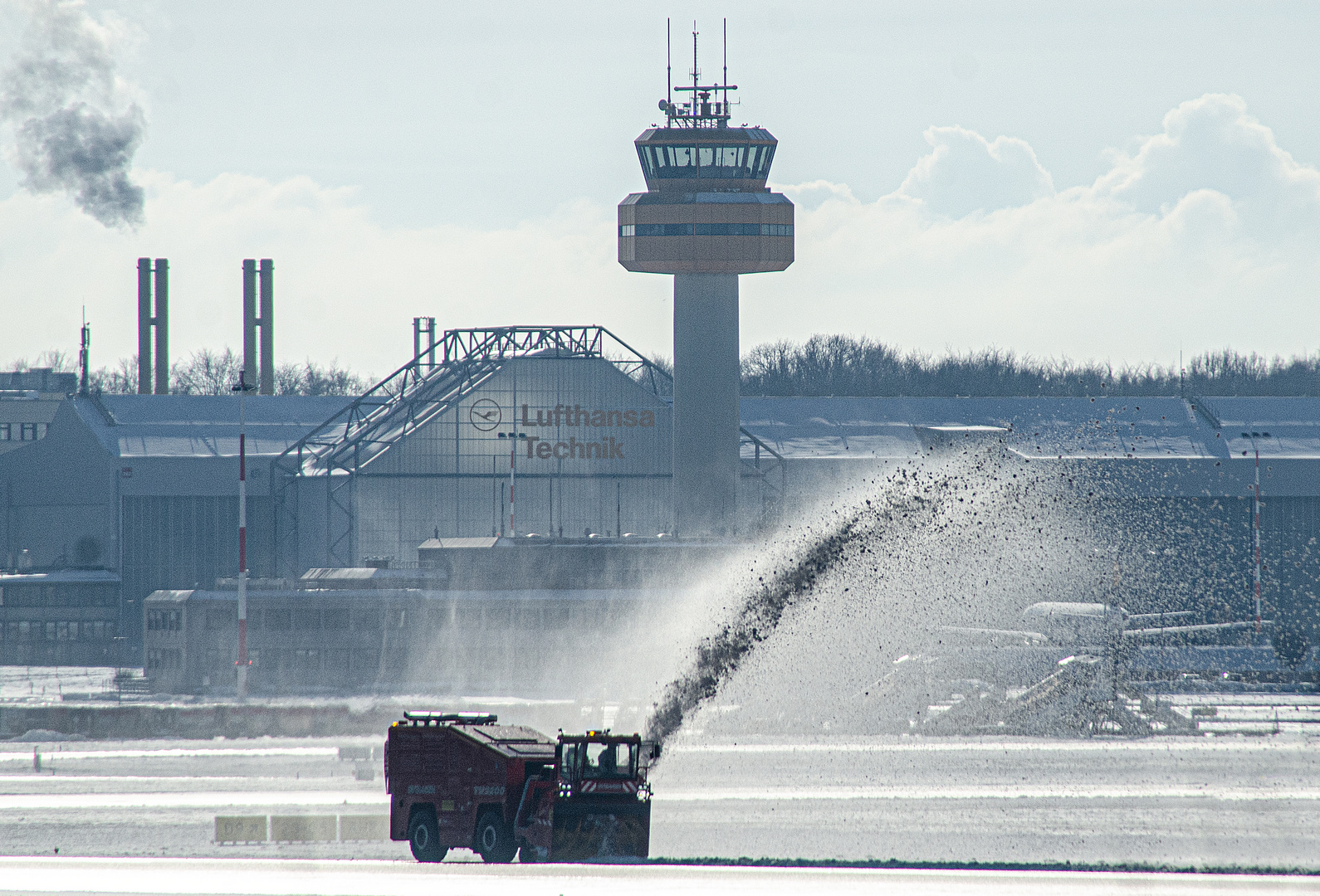 Schnbeeräumung am Hamburger Flughafen