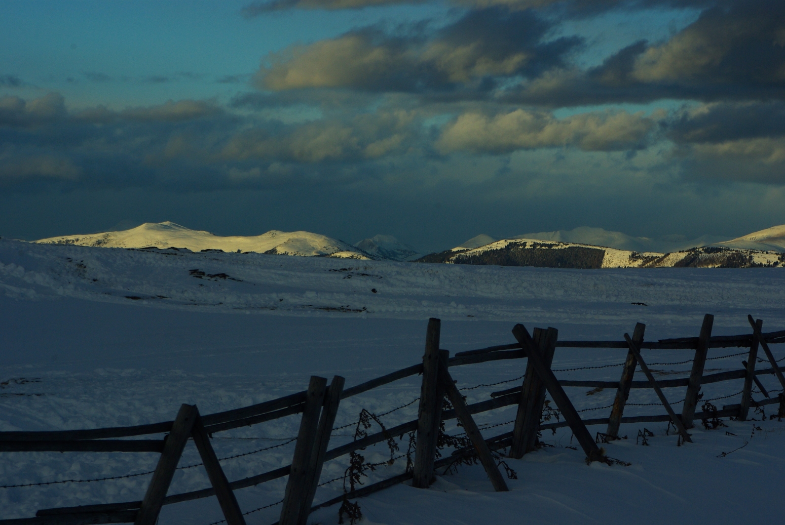 Schnee am Berg