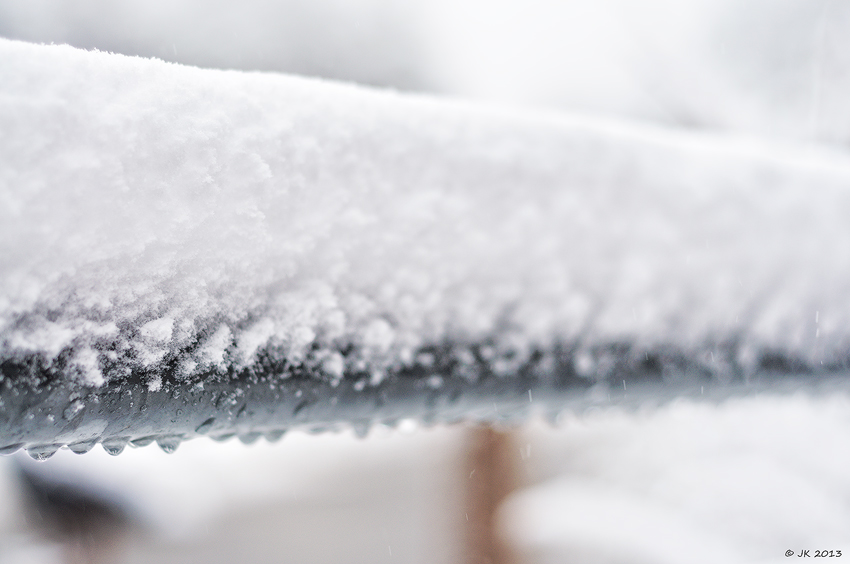 Schnee am Geländer ...