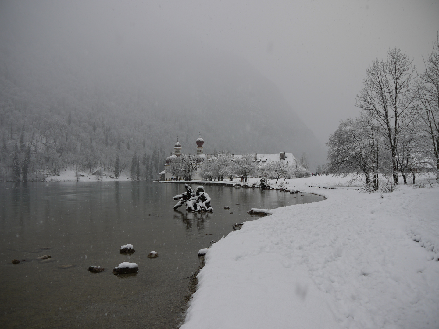 Schnee am Königssee