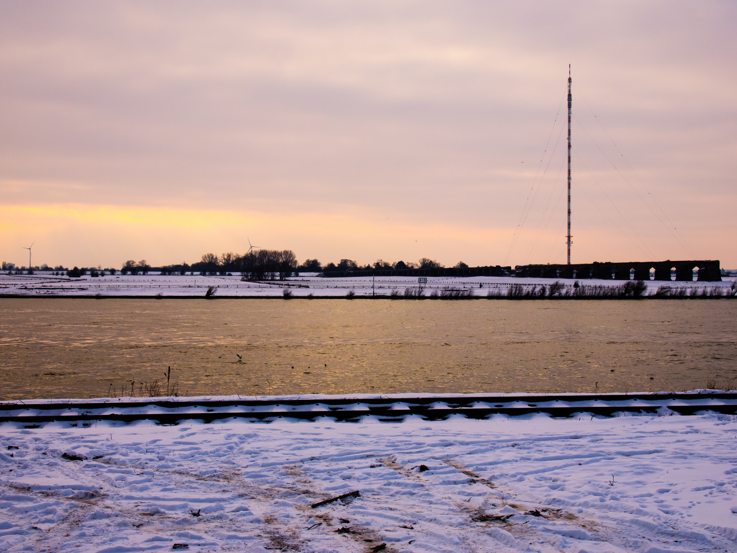 Schnee am Rhein