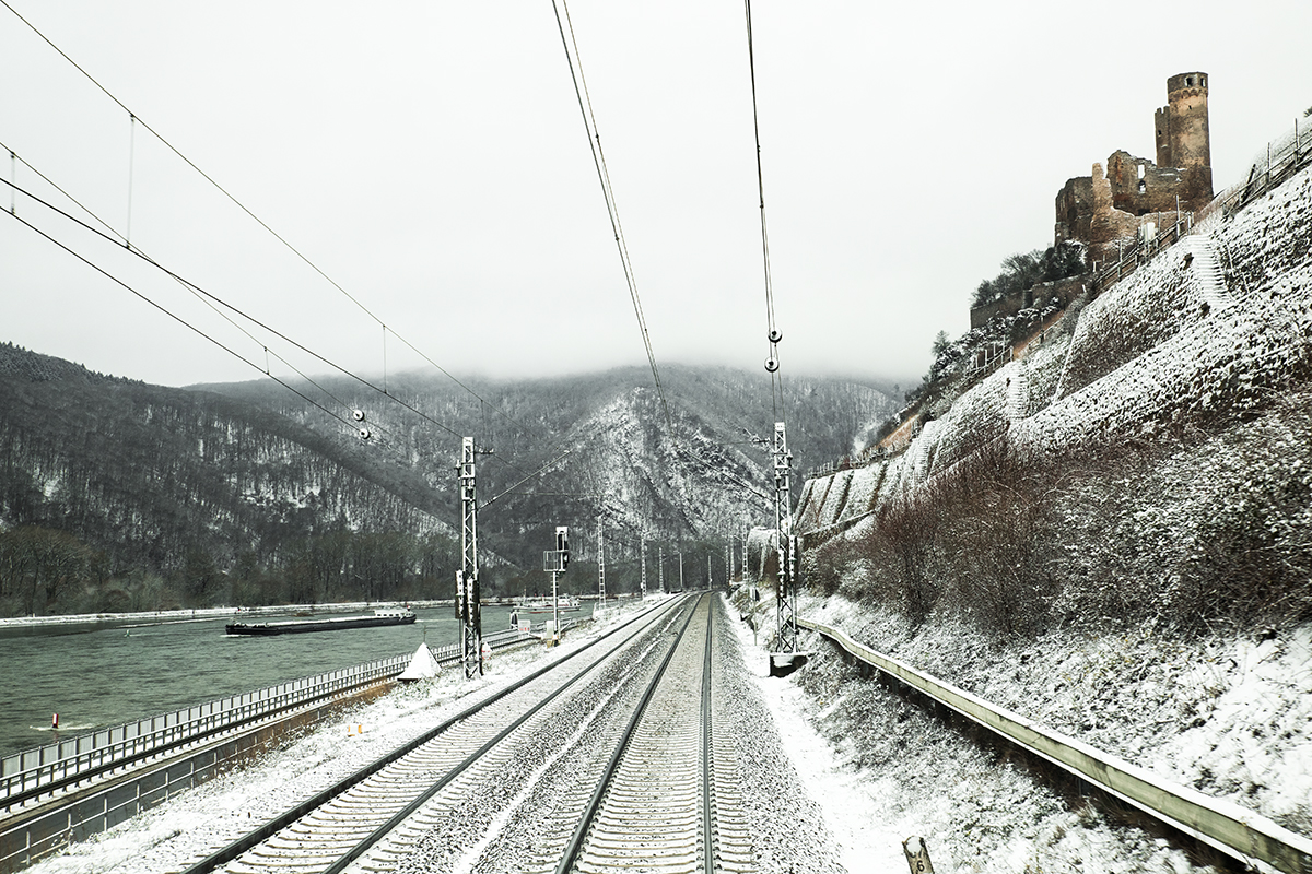 Schnee am Rhein