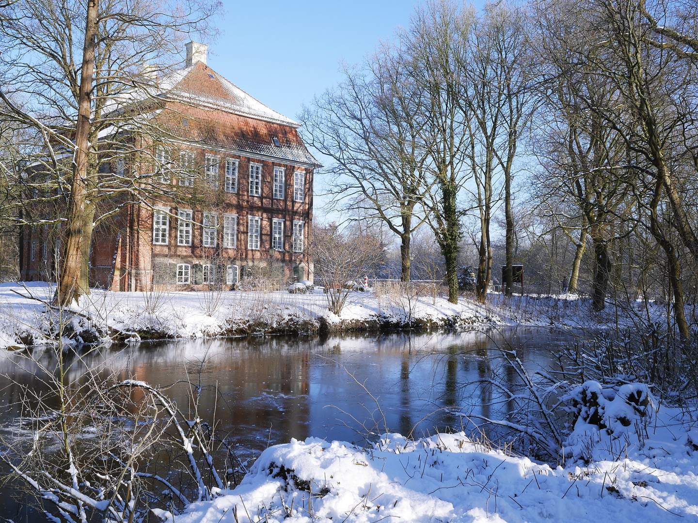 Schnee am Schloss