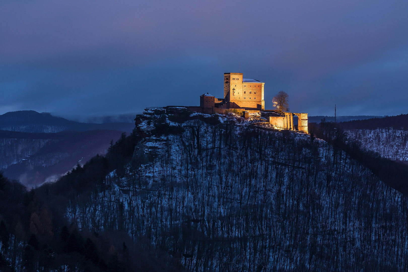 Schnee an meiner Lieblingsburg ....