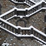 Schnee auf Basalt