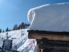 Schnee auf der Hütte