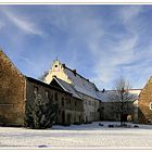 Schnee auf der Wasserburg in Egeln