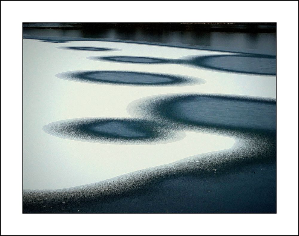 Schnee auf Eis Foto &amp; Bild | winter, schnee, teich Bilder auf fotocommunity