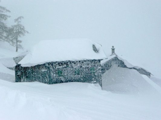Schnee bis unters Dach