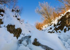 Schnee, Eis und blauer Himmel