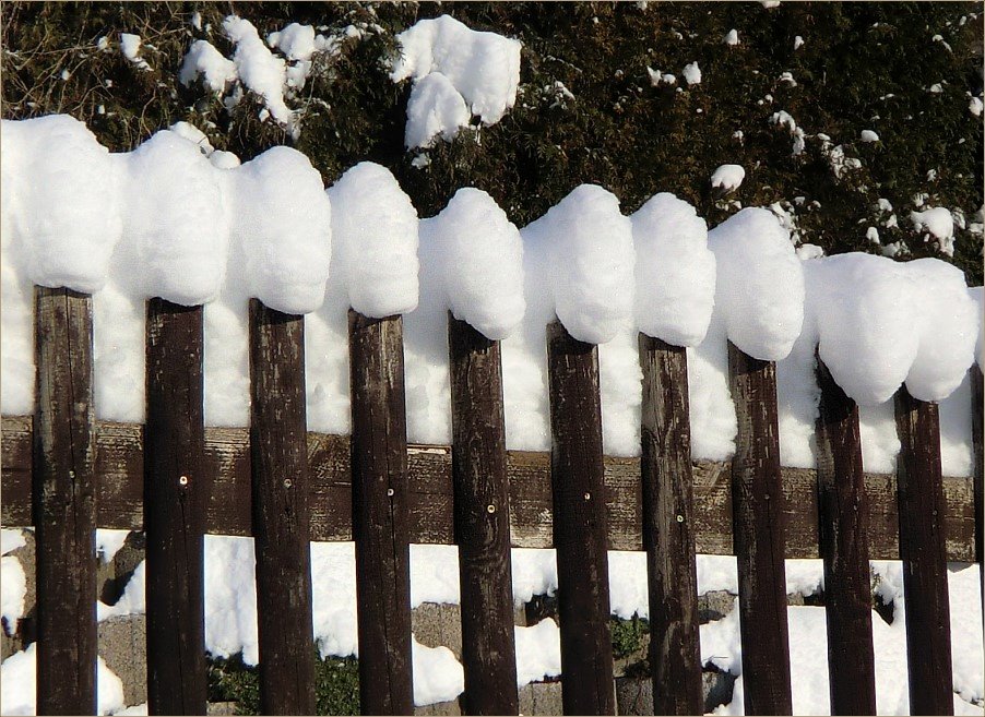 Schnee fertigt Streichhölzer