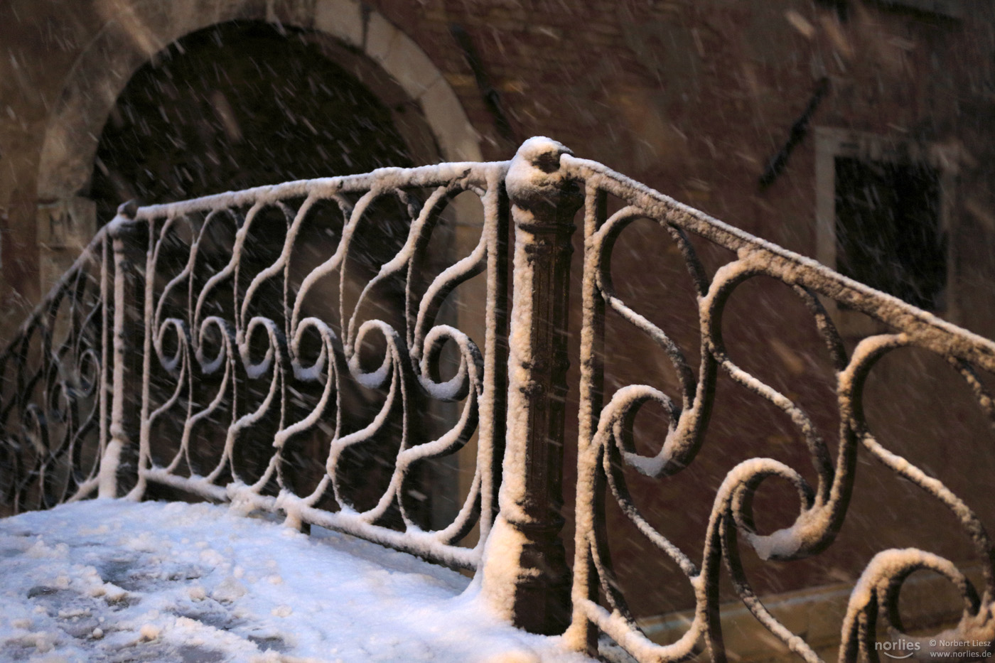 Schnee Geländer