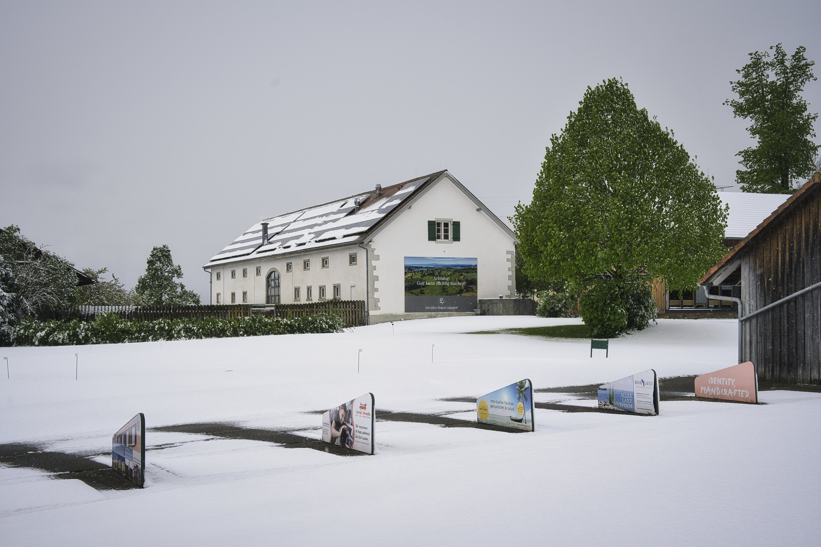 Schnee im April am Golfplatz