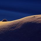 Schnee im Licht des Sonnenaufgangs