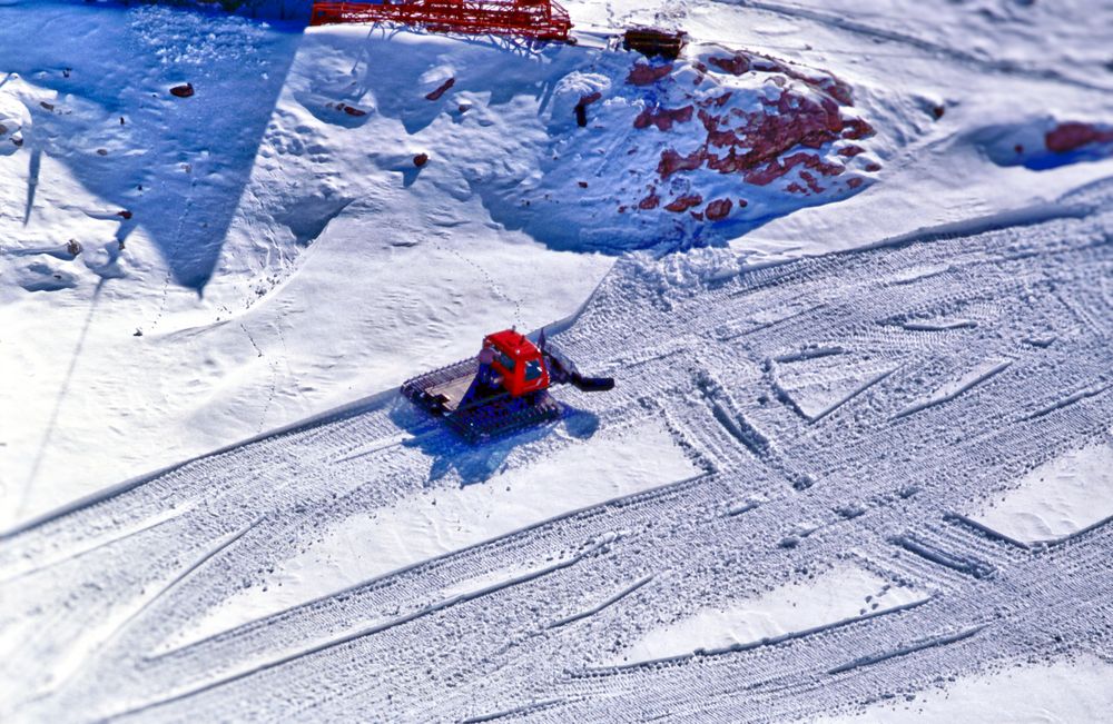 Schnee Raupentanz auf der Skigebiet Sölden