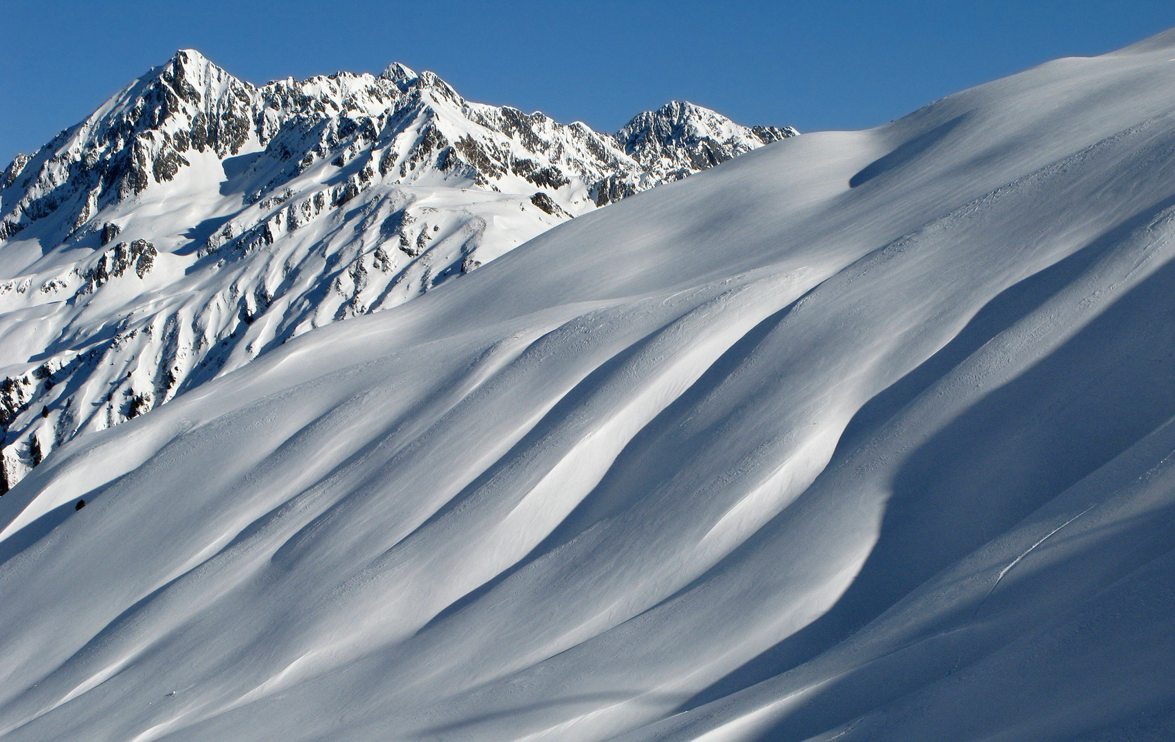 Schnee-Schal der Berggipfel