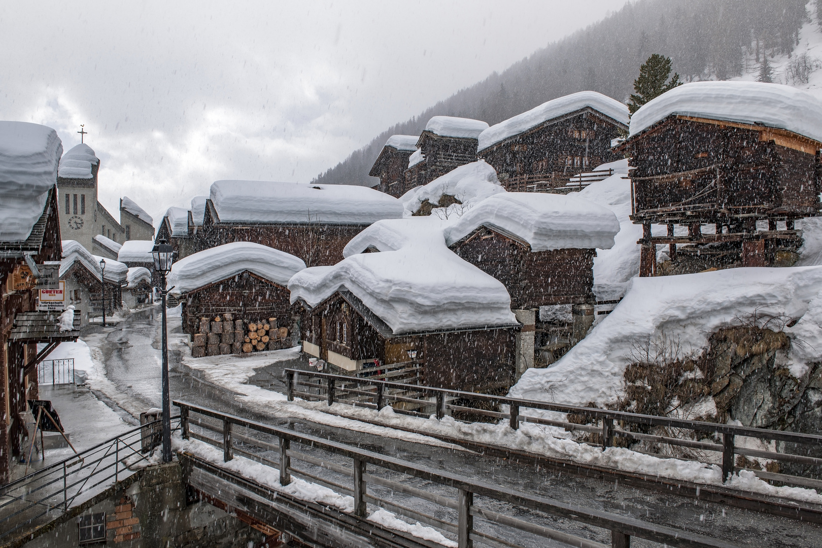 Schnee-Shower über Blatten, Lötschental