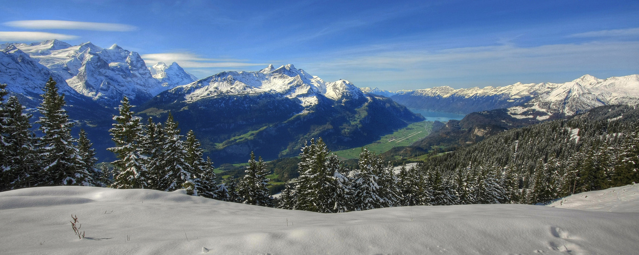 Schnee über Brienzer See