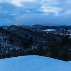 Schnee und Blaue Stunde am Trifels