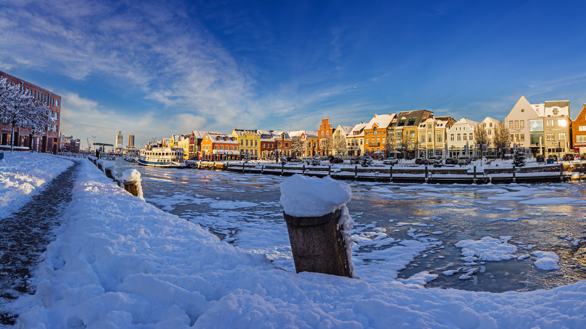 Schnee und Eis im Husumer Hafen