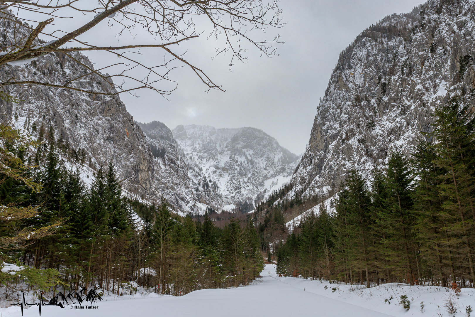 Schnee und Fels