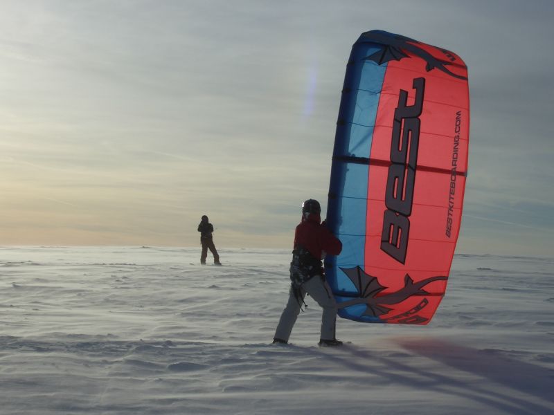 Schnee Wind und die Kiter