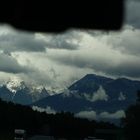 Schnee, Wolken und Berge