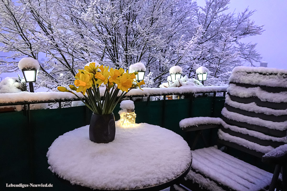 Schnee_auf_dem_Balkon