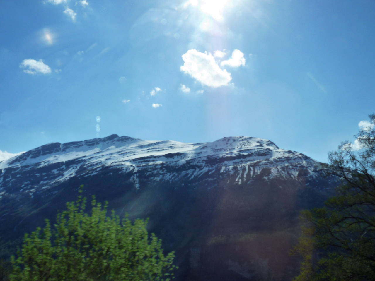 Schneebedecke Berge