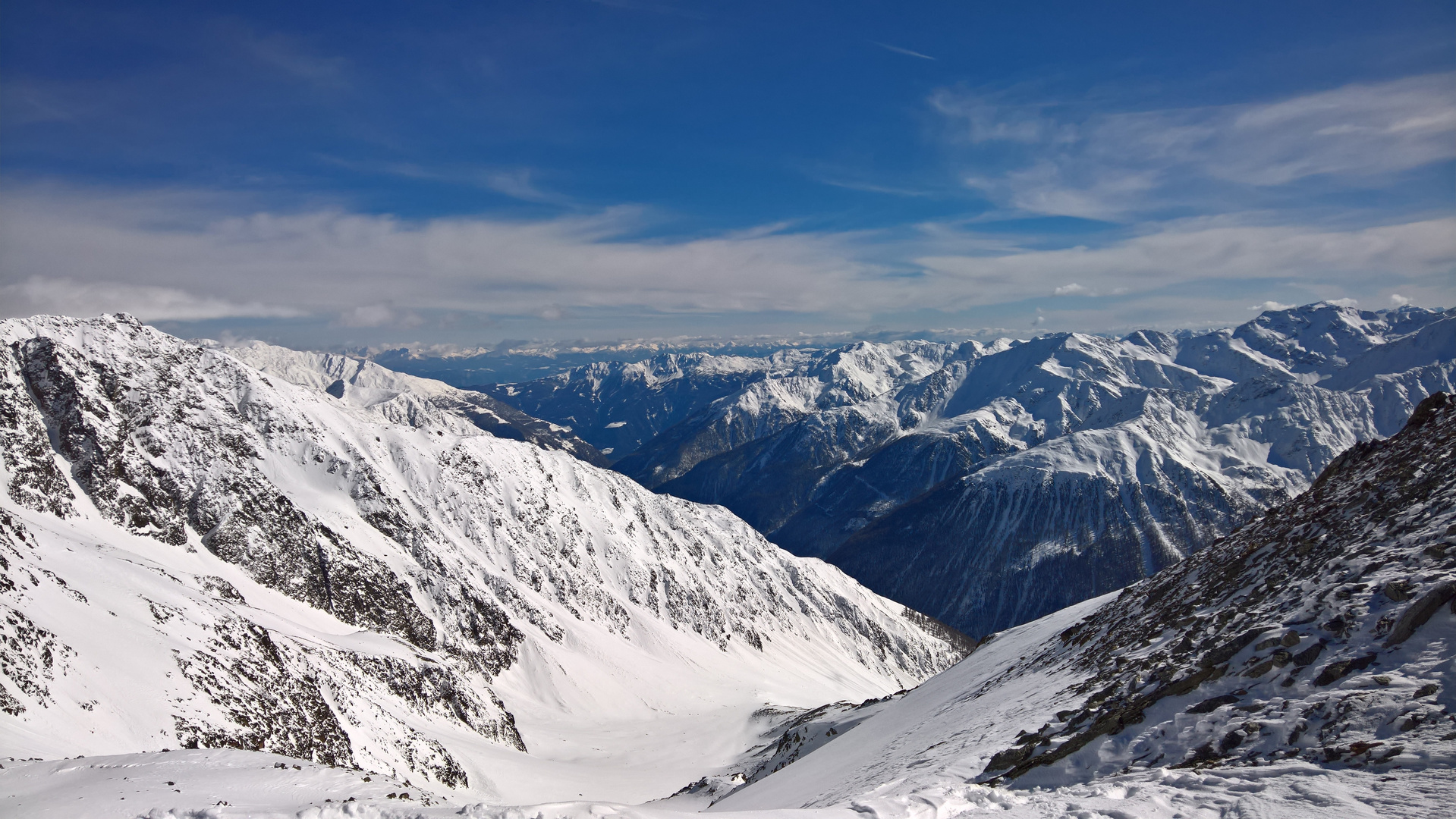 Schneebedeckte Berge in Südtirol