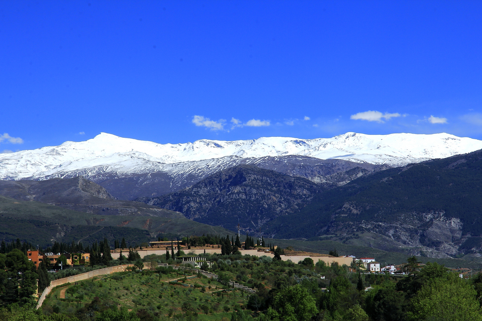 Schneebedeckte Sierra Nevada - Blick von der Alhambra