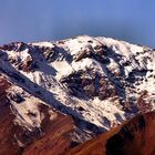 Schneebedeckter Berg im Zagrosgebirge