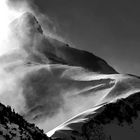 Schneebedecktes Felsgestein im gleissenden Lichte....