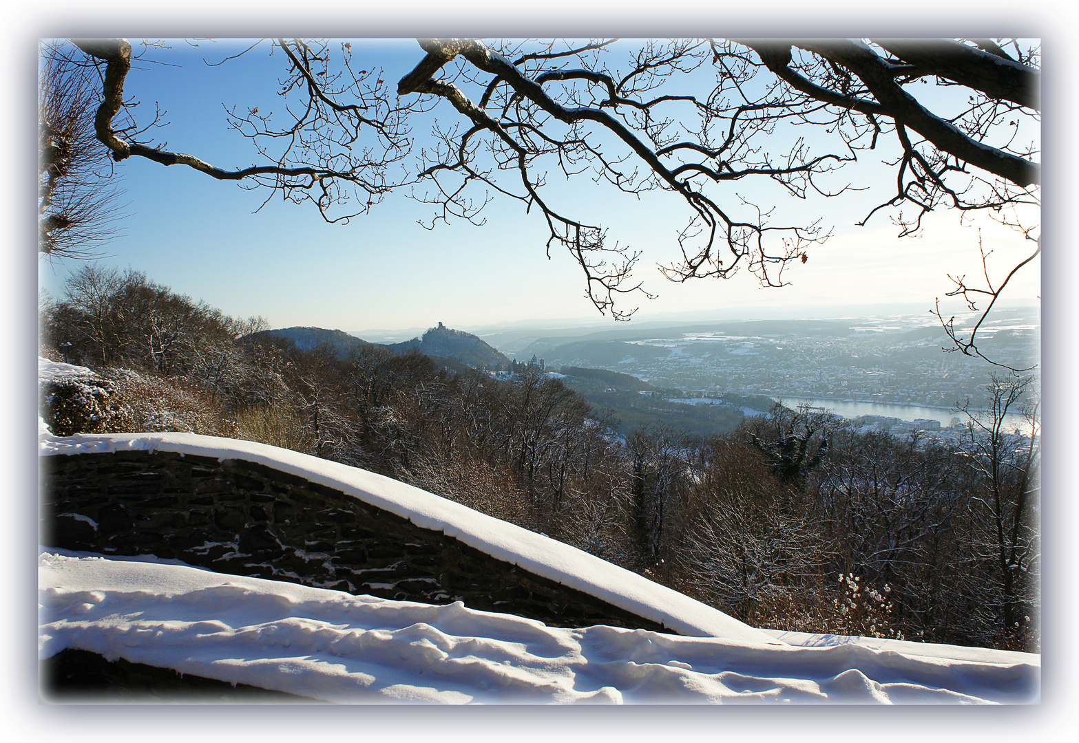 Schneebedecktes Siebengebirge