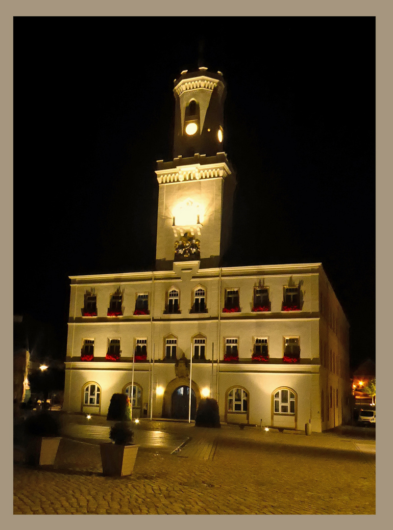 Schneeberger Rathaus nachts