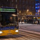 Schneefall auf dem Bahnhofsvorplatz / Mainz 2010