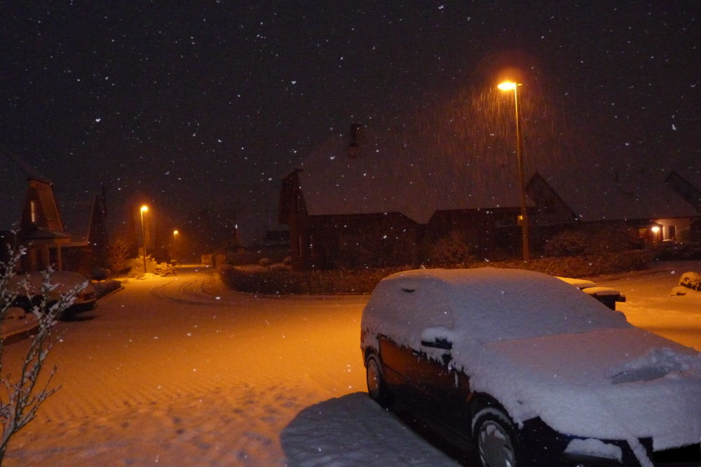 Schneefall bei Nacht