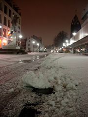 Schneefall - in Langenfeld türmte sich die weiße Pracht nach dem Schneeräumer