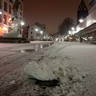 Schneefall - in Langenfeld türmte sich die weiße Pracht nach dem Schneeräumer