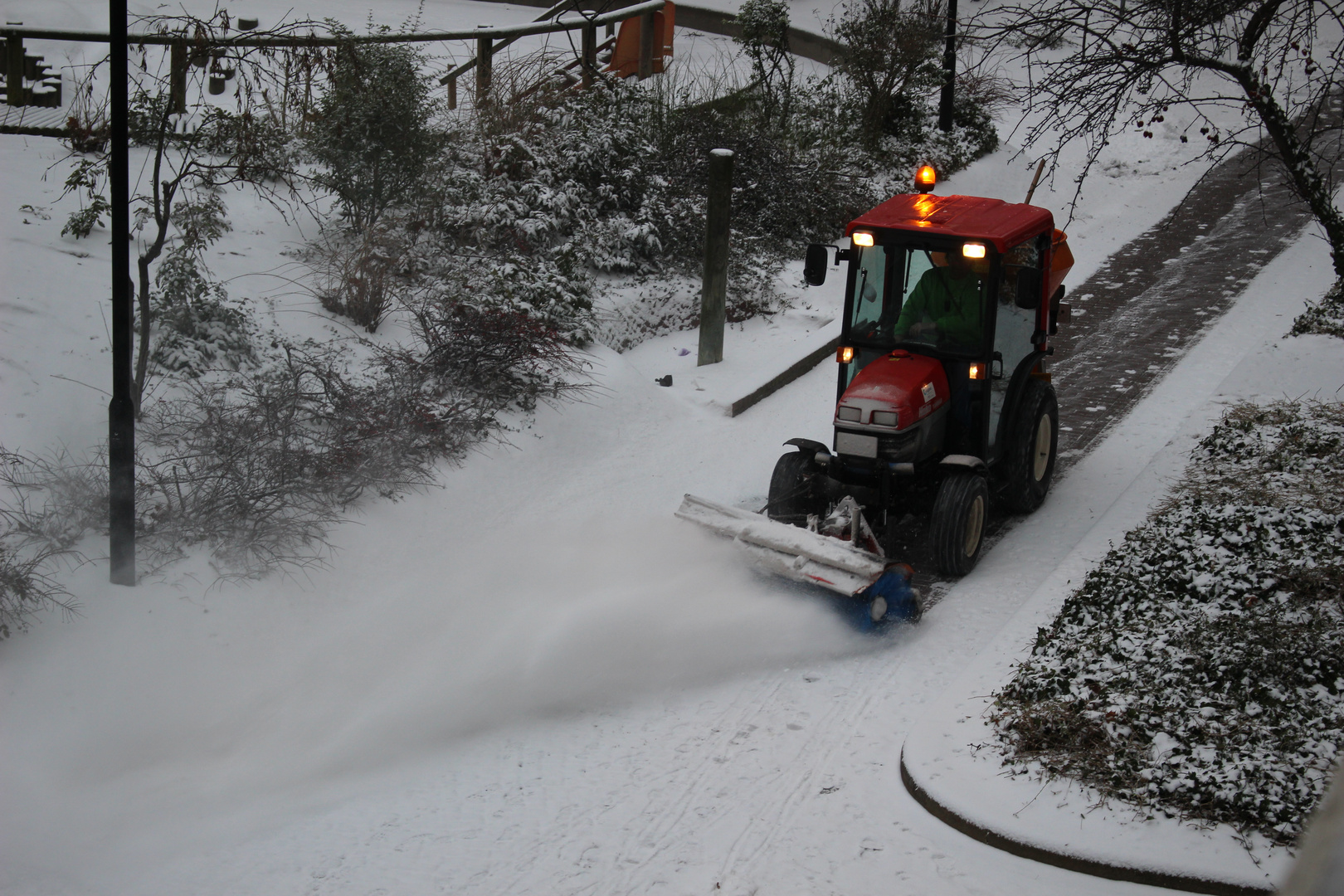 Schneefegen im Hof