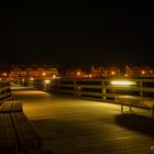 Schneeiger Seebrücke bei Nacht