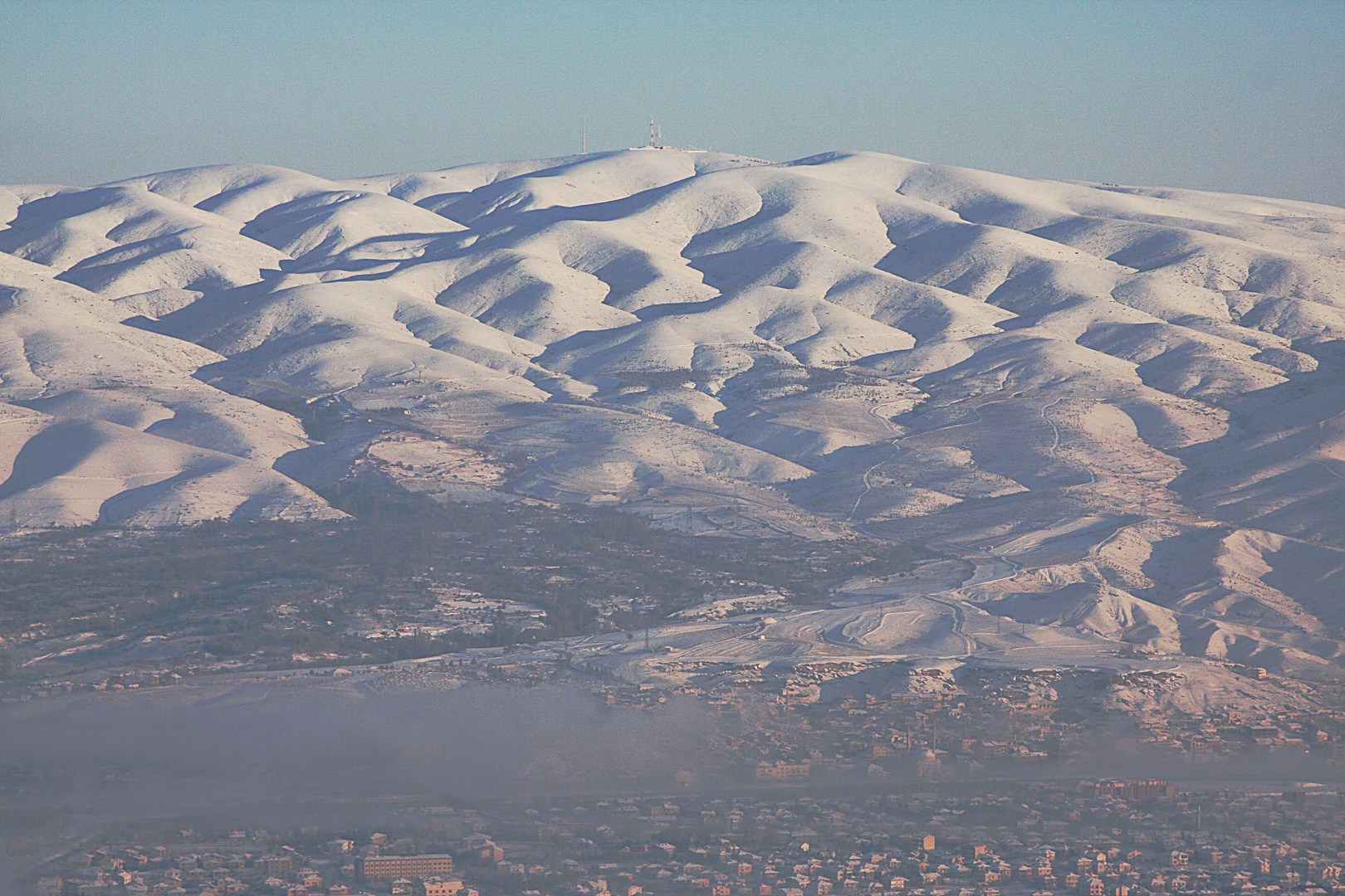 Schneelandschaft im Morgengrauen