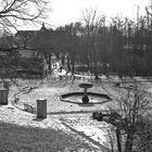 Schneelandschaft mit Brunnen