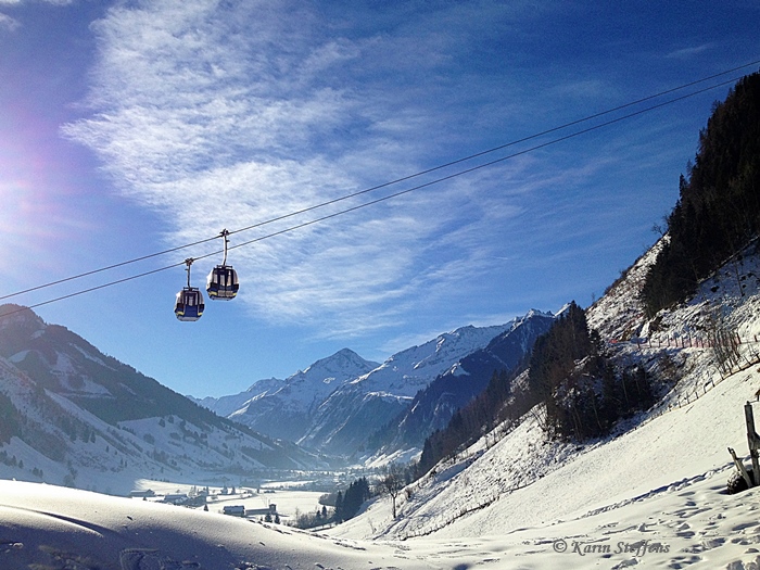 Schneelandschaft mit Seilbahn 