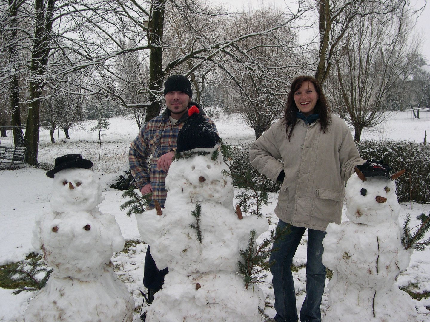 Schneemann im Garten