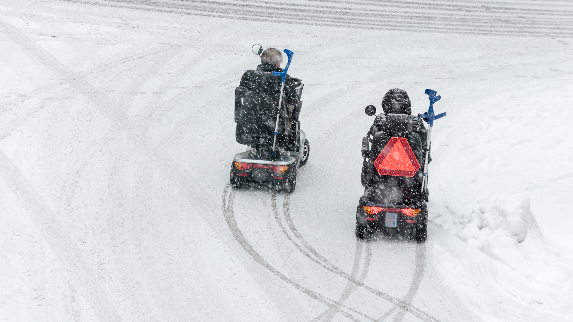 Schneemobilrennen !!